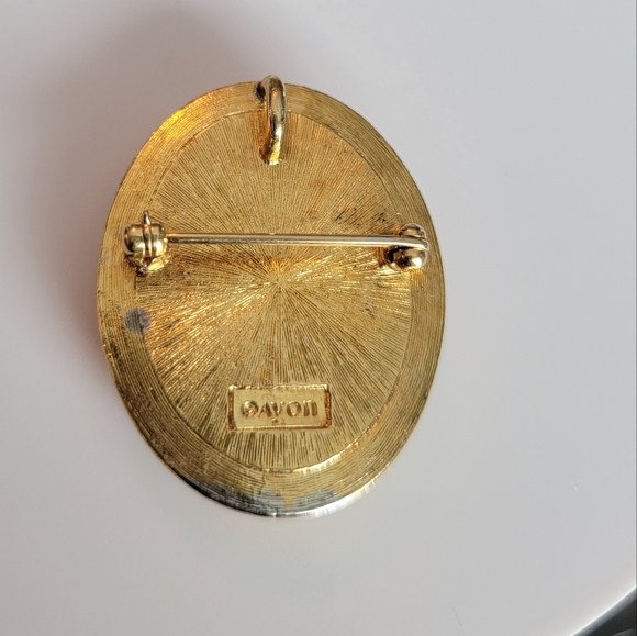 AVON cameo pendant / brooch - Picture 4 of 6